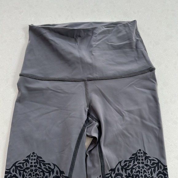 Lululemon high rise legging - Picture 2 of 5